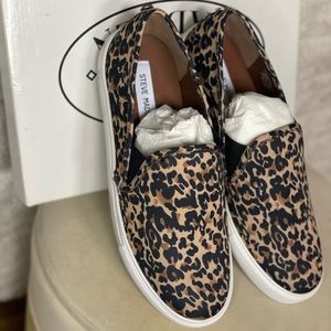 Leopard tennis shoes